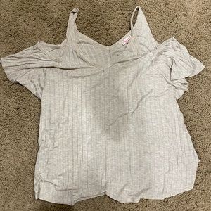 Women’s cold shoulder short sleeve top
